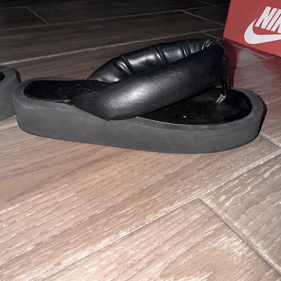 Truffle collection Y2K
Thong-Strap Square Toe black Flatform Sandals size 8 - Picture 10 of 14